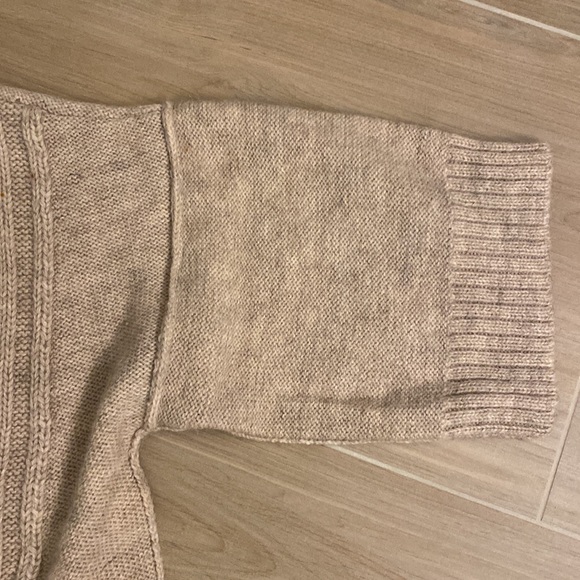 BANANA REPUBLIC~CABLE KNIT SWEATER~SMALL - Picture 6 of 7